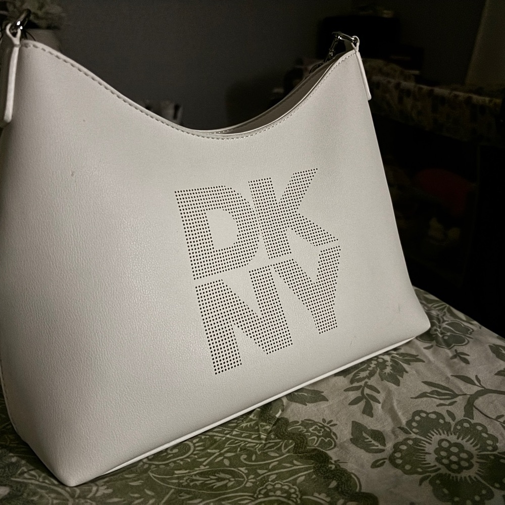 DKNY White Shoulder Bag with Sleek Design Romy brand new with tags